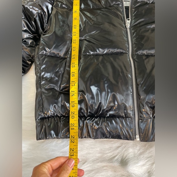 A & F Ultra cropped puffer shiny black - Picture 13 of 14